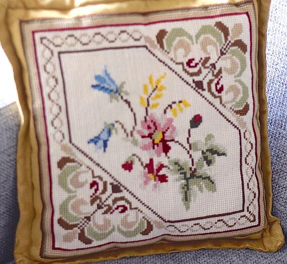 Leaf patterns embroidered into cushion covers